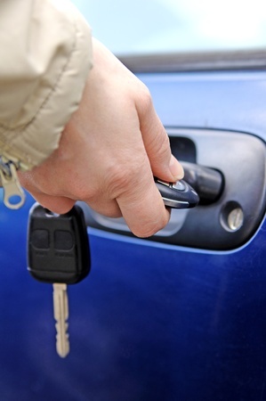 3 Reasons to Have Auto Security Door Locks